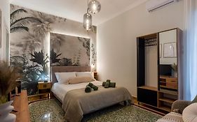 Retro Central Apartment With Parking
